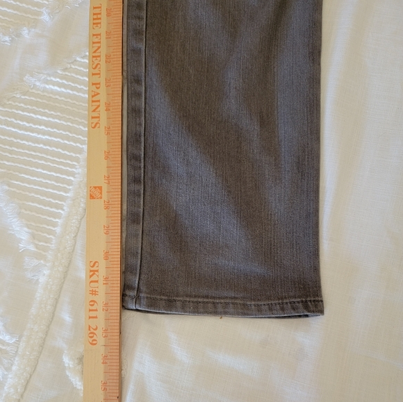 Gloria Vanderbilt Amanda Straight-Leg Gray Jeans - Picture 4 of 6